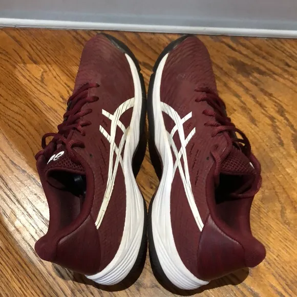 Asics Gel-Game 9 men’s Sneaker Size 10 in Preloved Condition!!