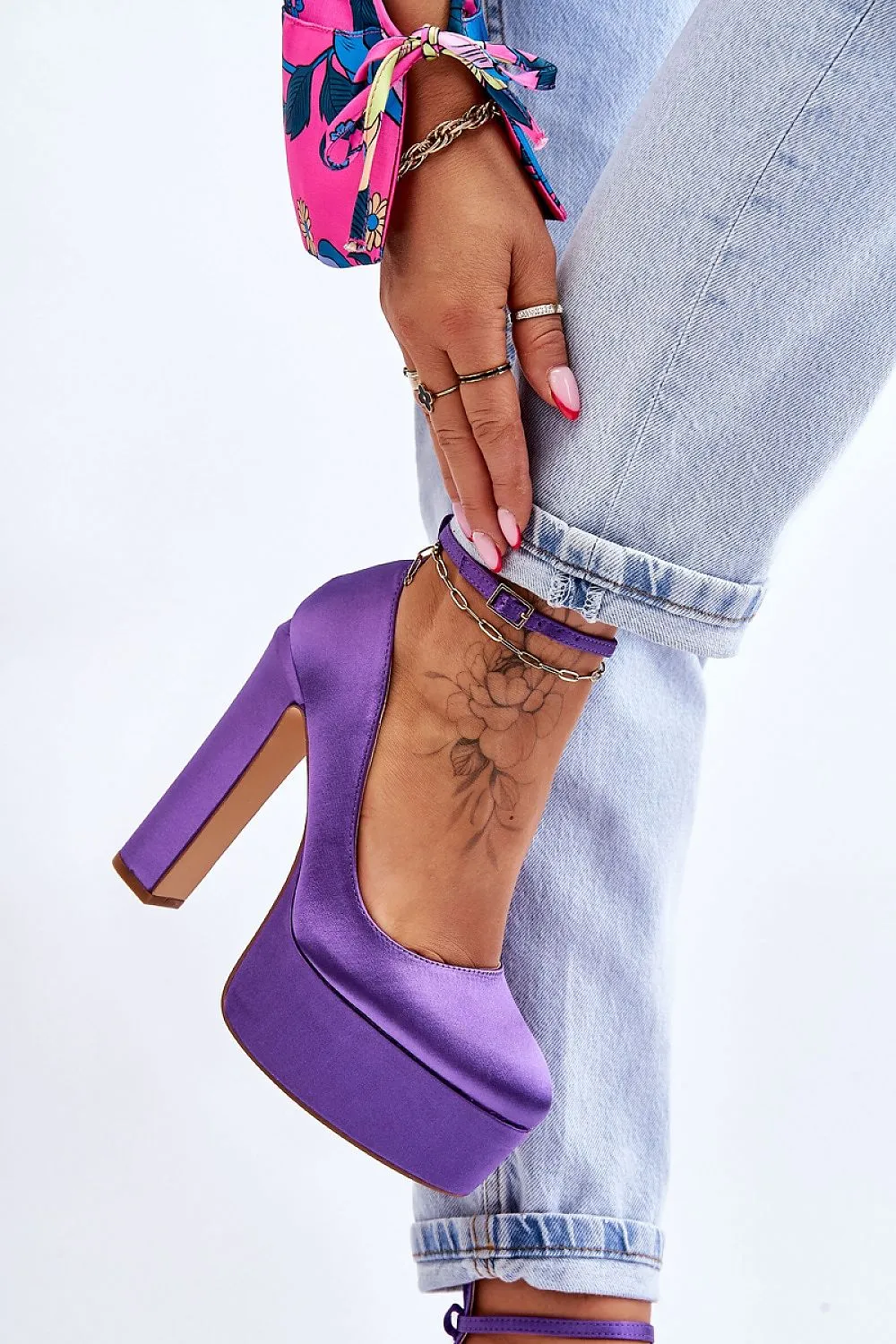 Block heel pumps