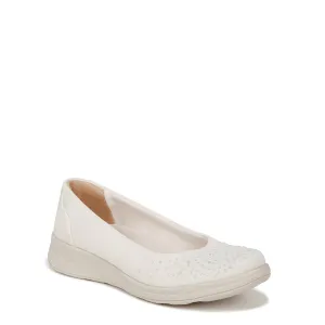 BZees Womens Golden Bright Machine Washable Slip On Loafer White