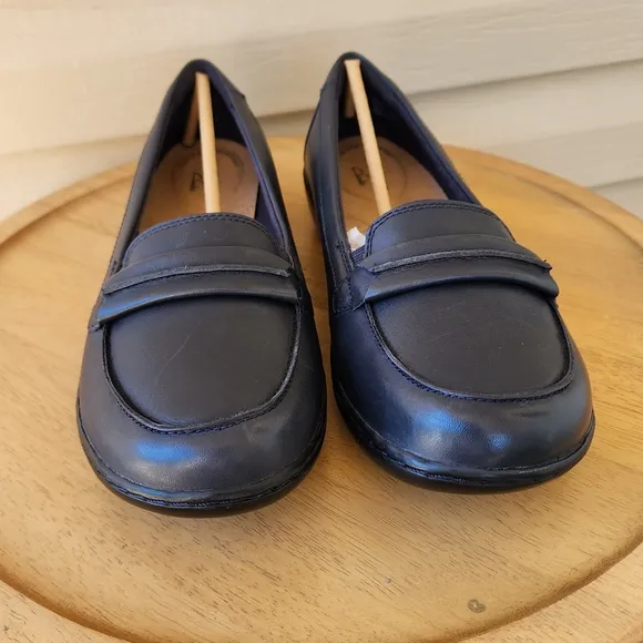 Clarks Ashland Lily navy blue loafer