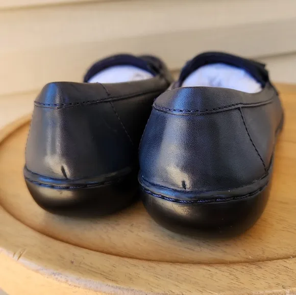 Clarks Ashland Lily navy blue loafer