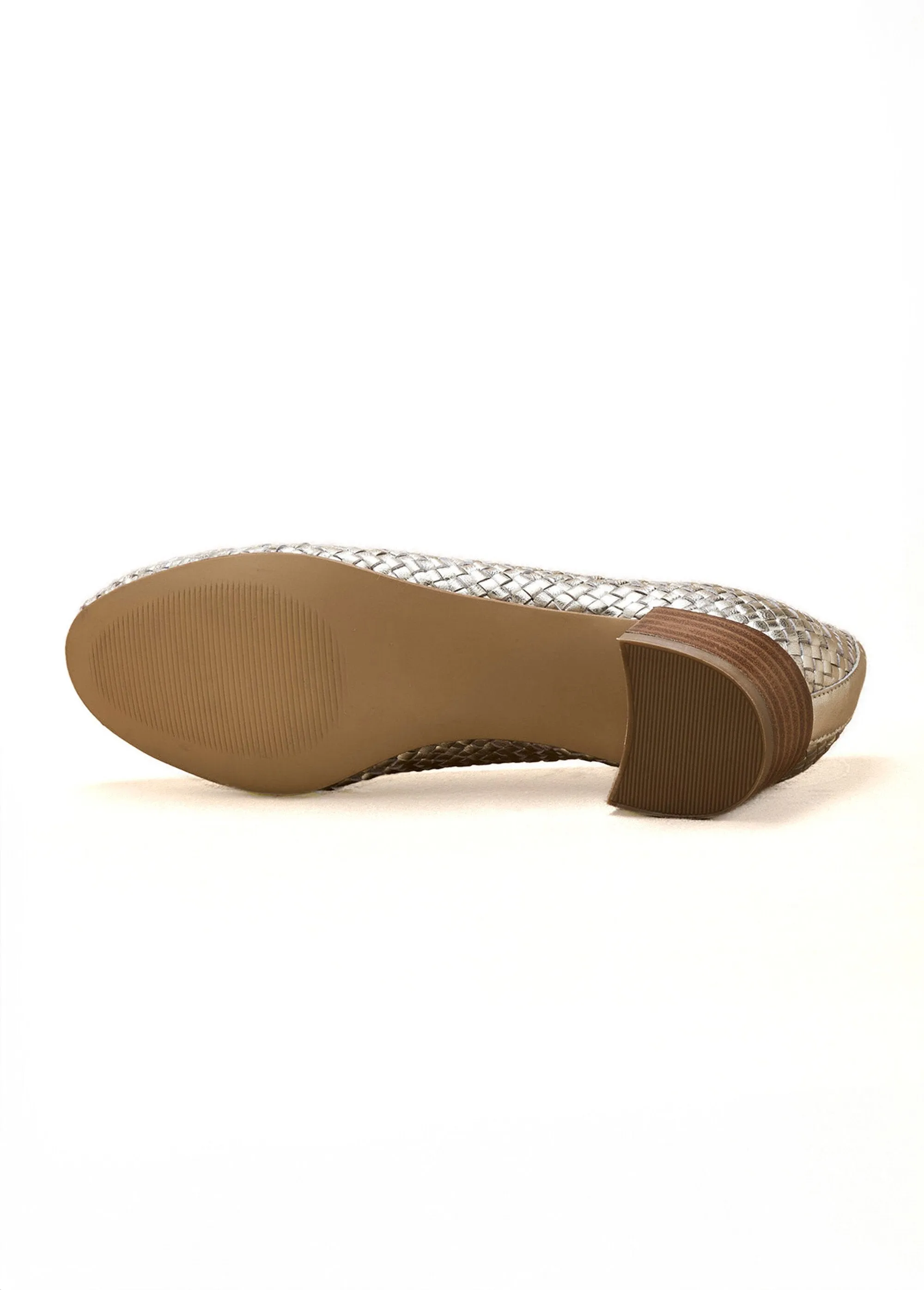 Comfort width braided leather pumps