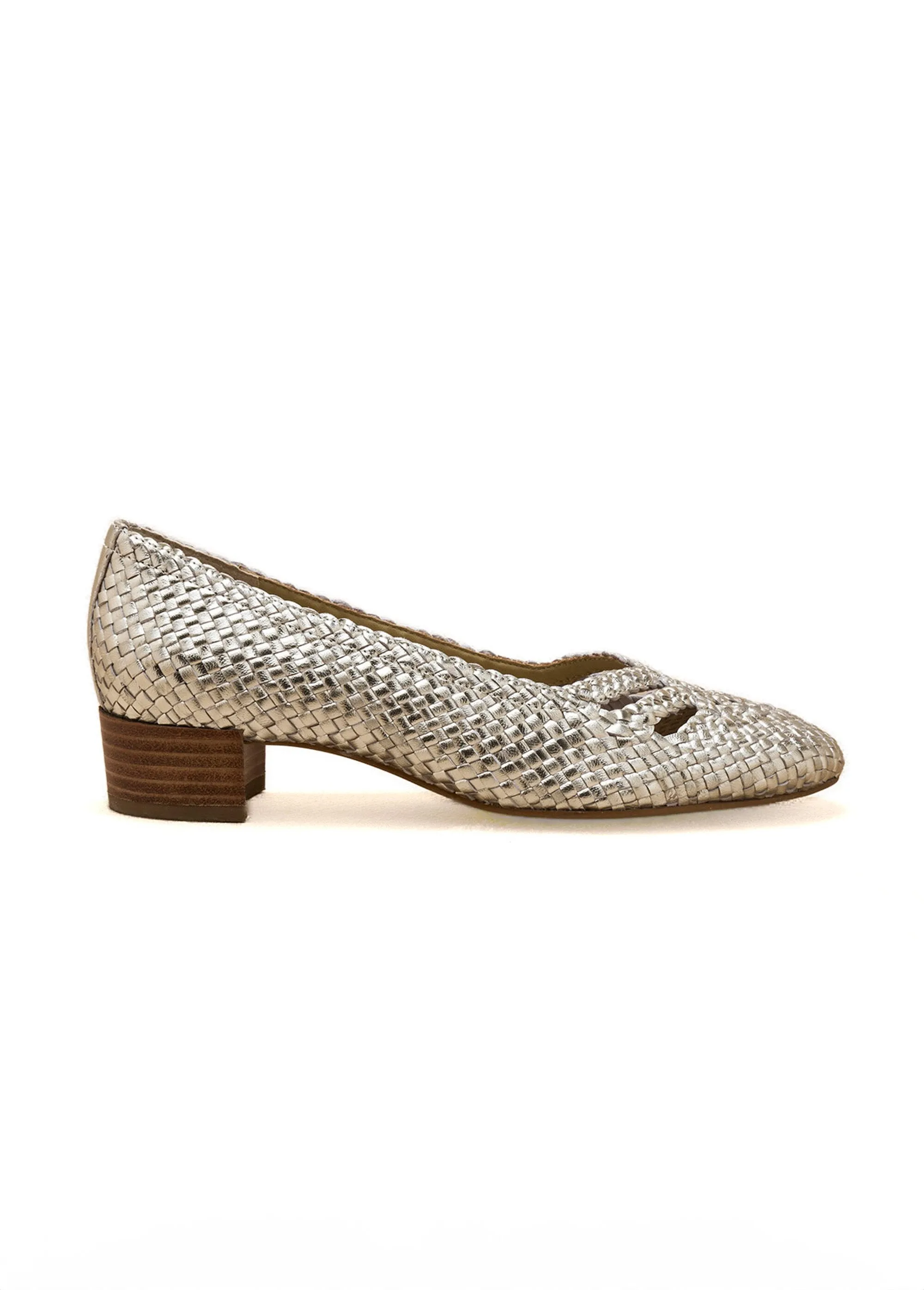 Comfort width braided leather pumps