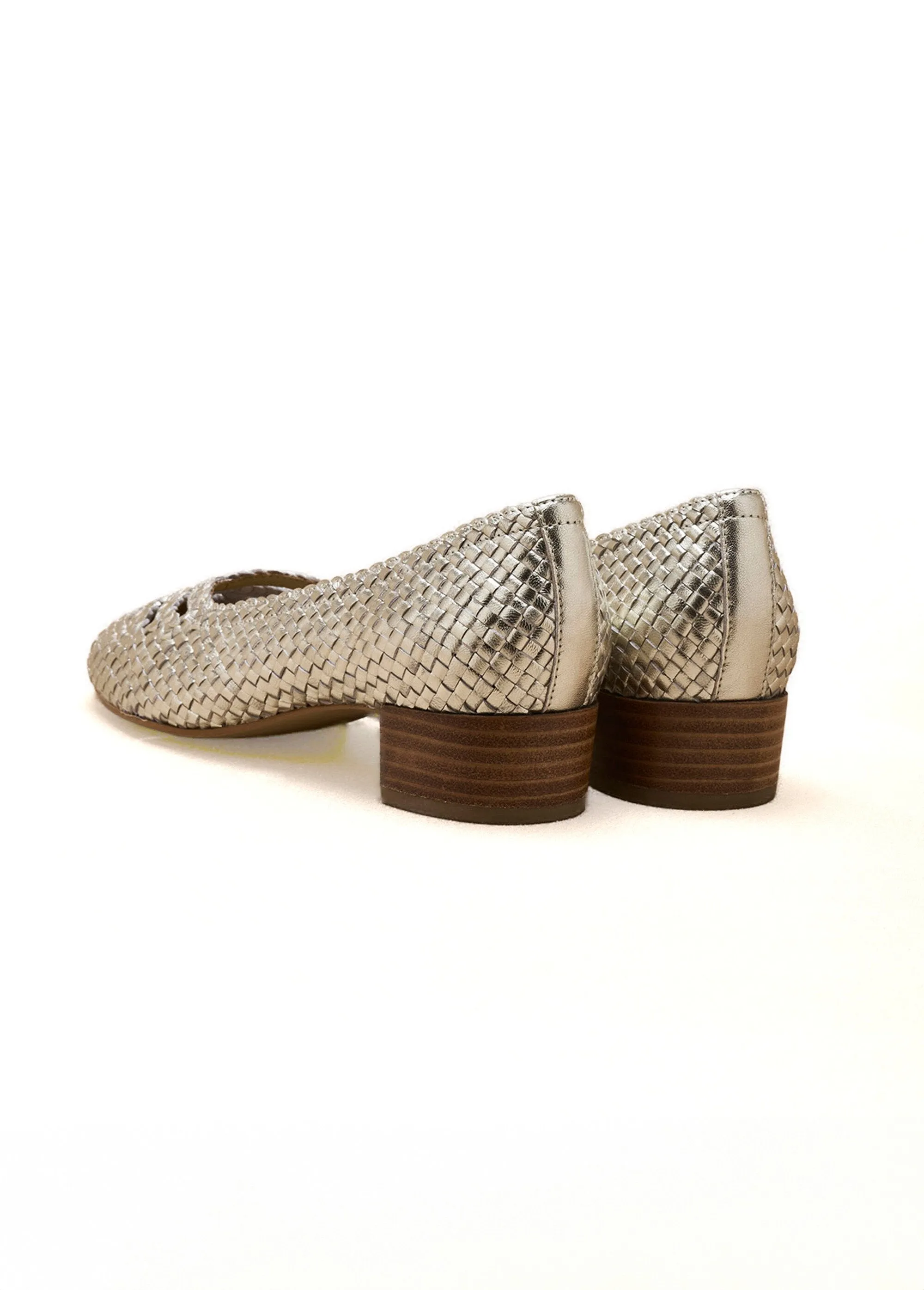 Comfort width braided leather pumps