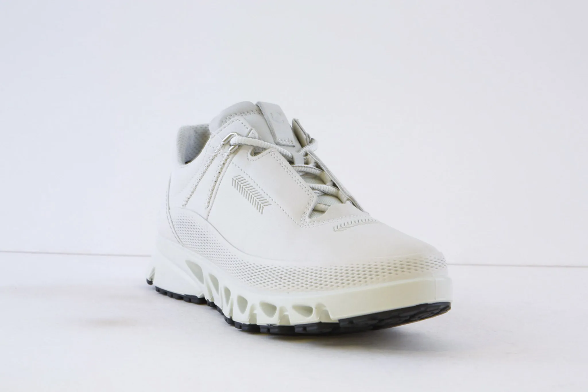 ECCO - 880123 01007 MULTI-VENT - LACED WALKING SHOE - WHITE LEATHER