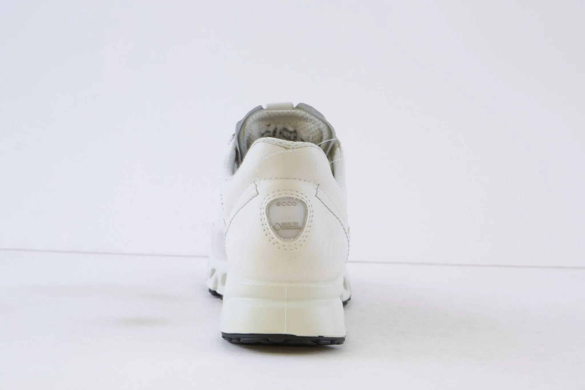 ECCO - 880123 01007 MULTI-VENT - LACED WALKING SHOE - WHITE LEATHER