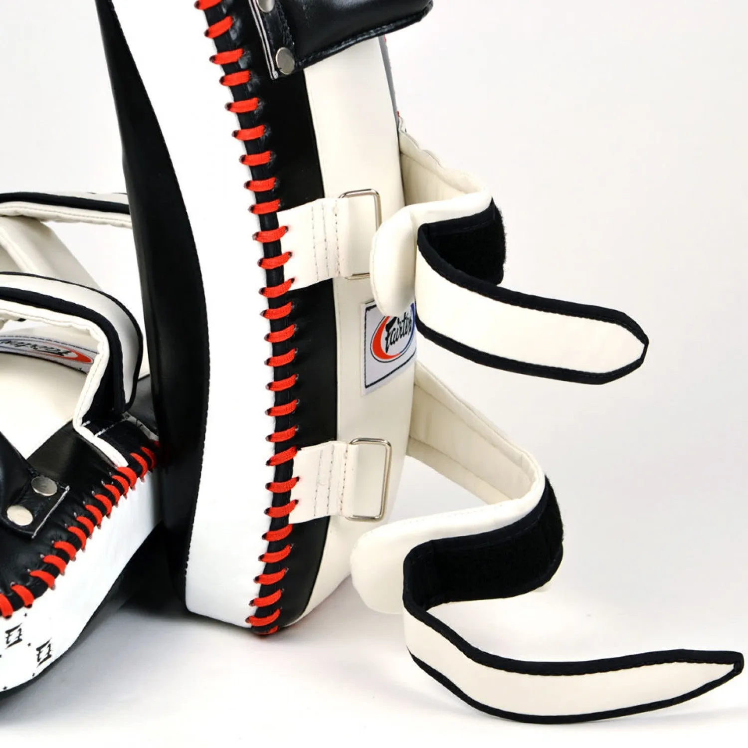 FAIRTEX CURVED STANDARD KICK PADS