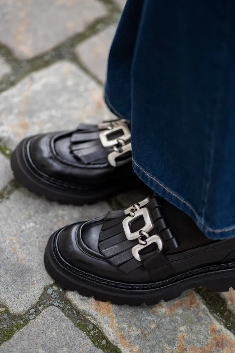 JP/DAVID Sort loafer med lenke og fryns