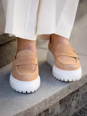 KMB Camelfarget loafer i semsket skinn med lett såle