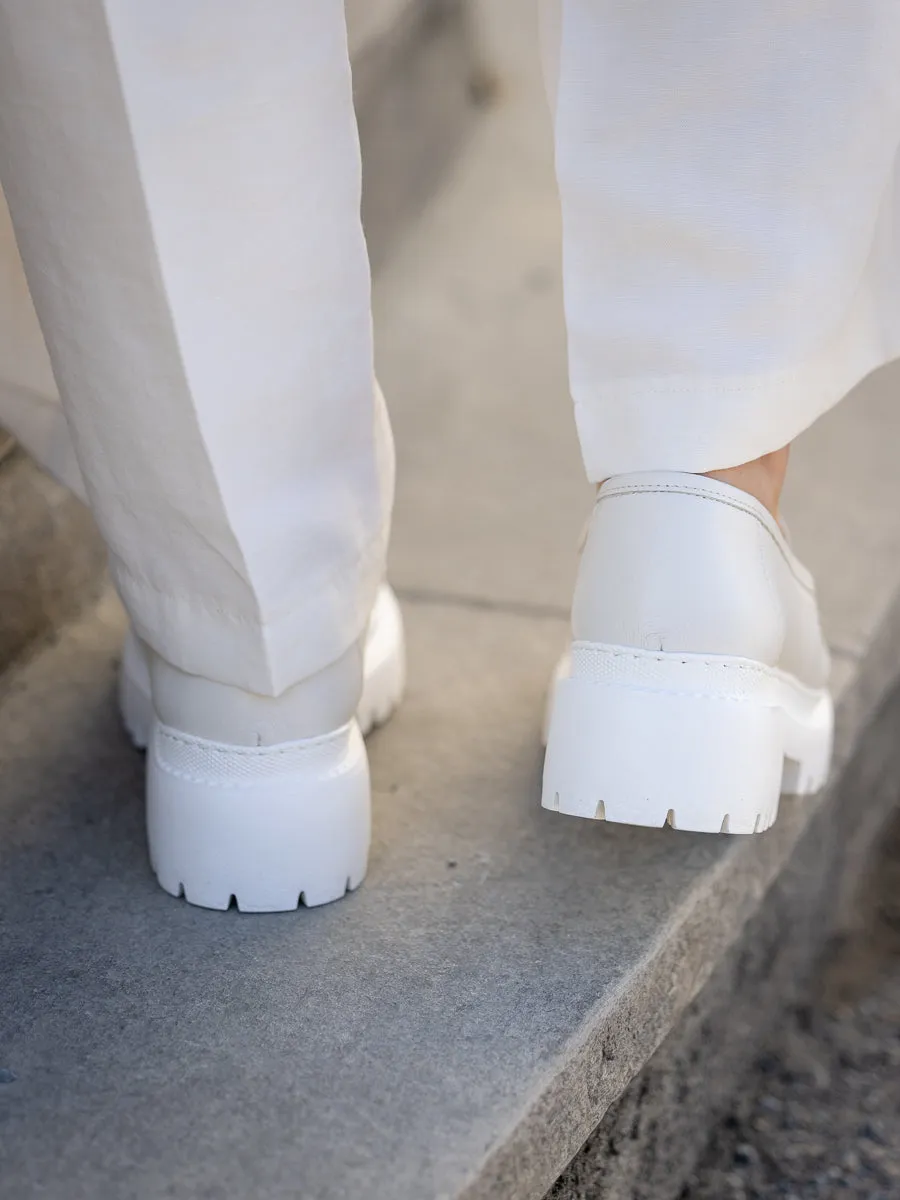 KMB Kremfarget skinnloafer med lett såle