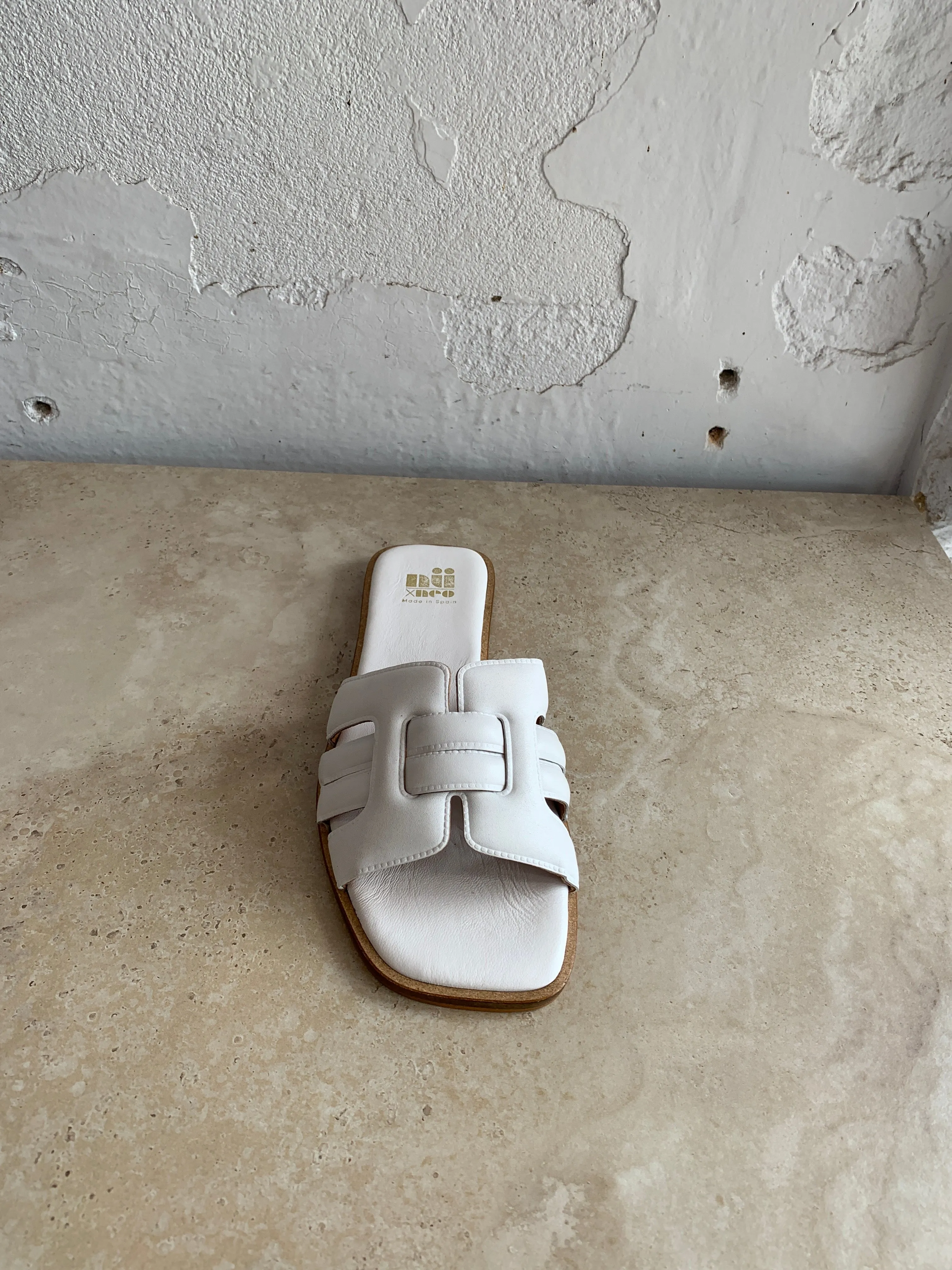 Nü x Neo Oona White