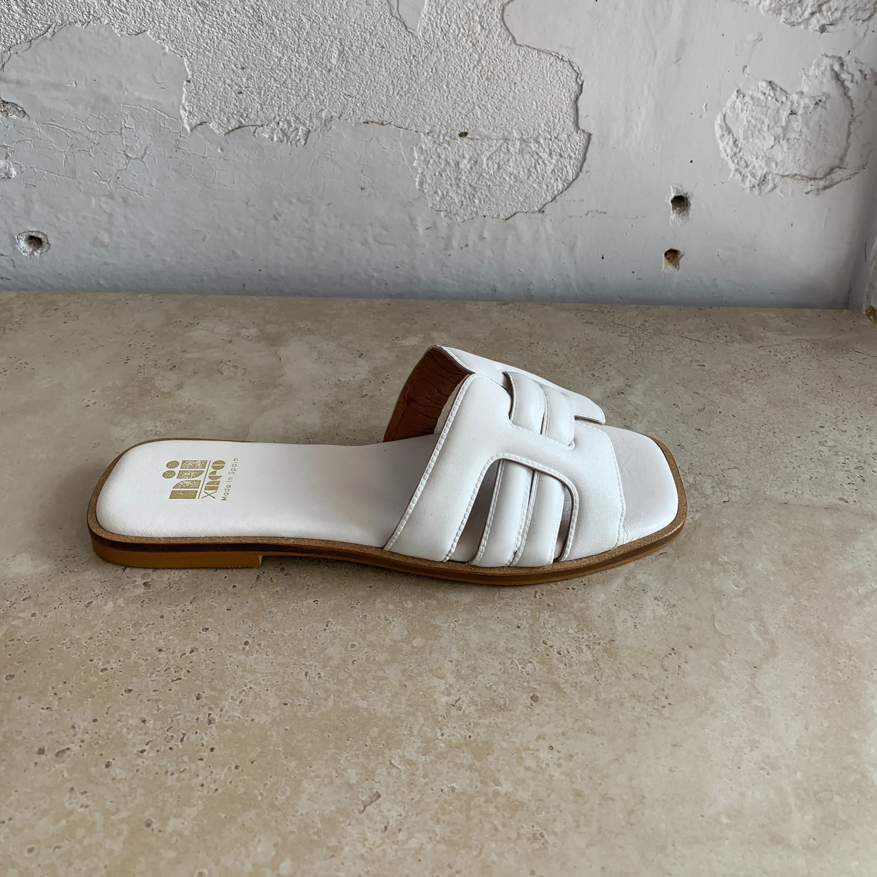 Nü x Neo Oona White
