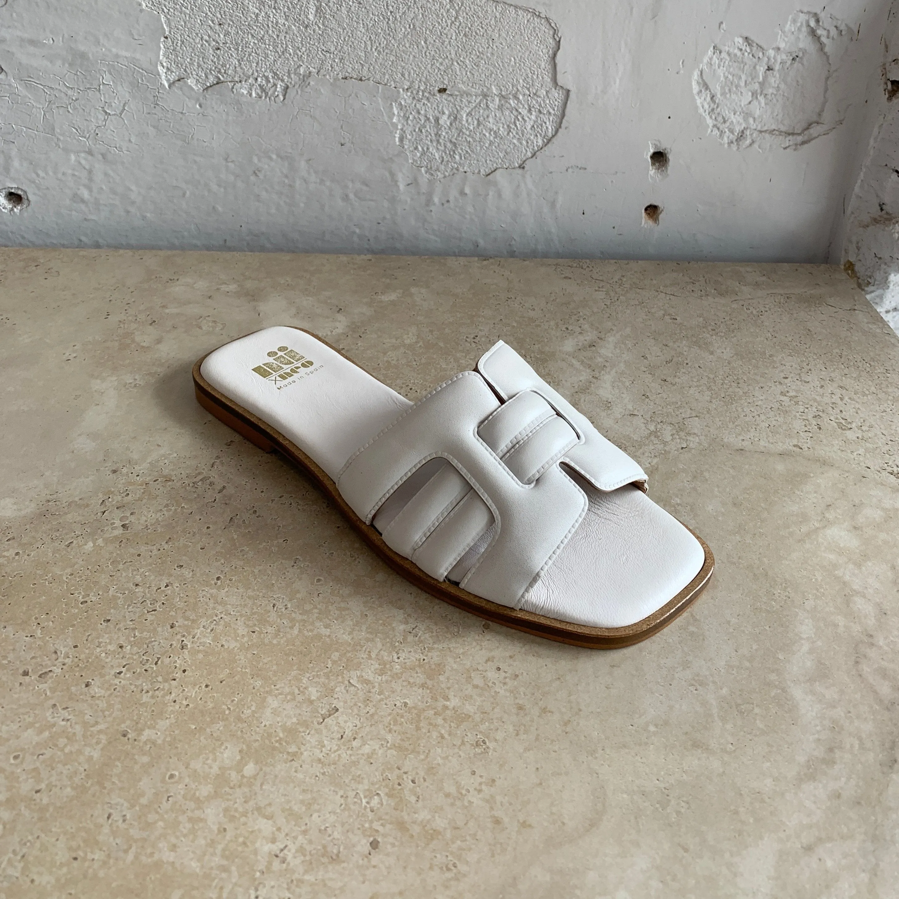 Nü x Neo Oona White