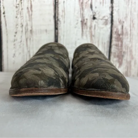 NEW NWOT Trask Ali Metallic Star Camo Leather Loafer Flat Size 10