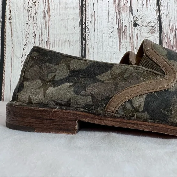 NEW NWOT Trask Ali Metallic Star Camo Leather Loafer Flat Size 10