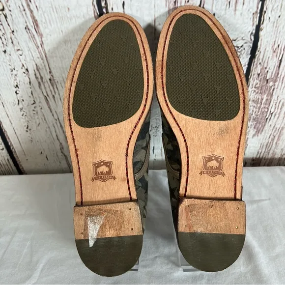 NEW NWOT Trask Ali Metallic Star Camo Leather Loafer Flat Size 10