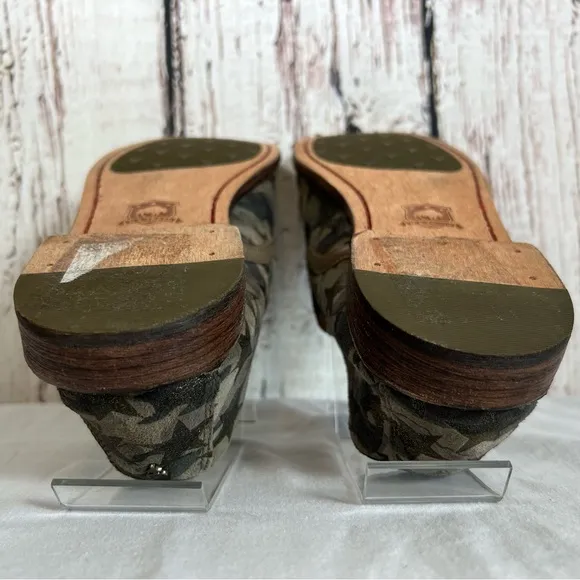 NEW NWOT Trask Ali Metallic Star Camo Leather Loafer Flat Size 10