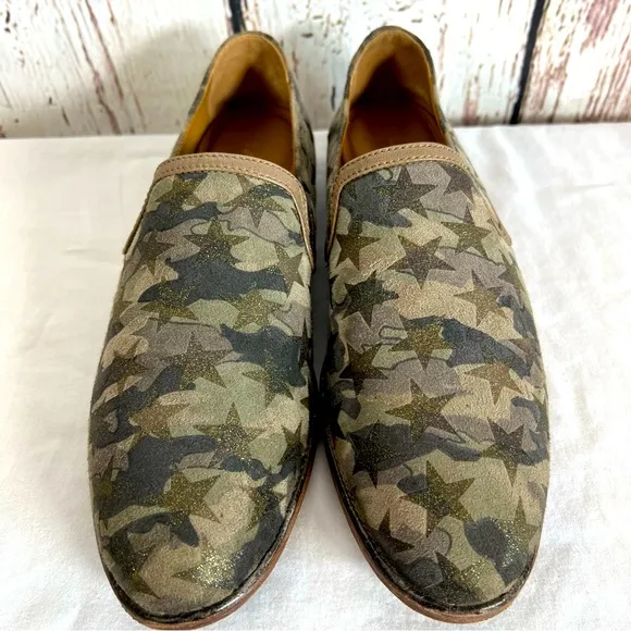 NEW NWOT Trask Ali Metallic Star Camo Leather Loafer Flat Size 10