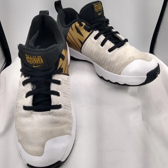 Nike Hustle Quick 6Youth/7.5Wmns GoldBlackWhite LaceUp Athletic Sneaker