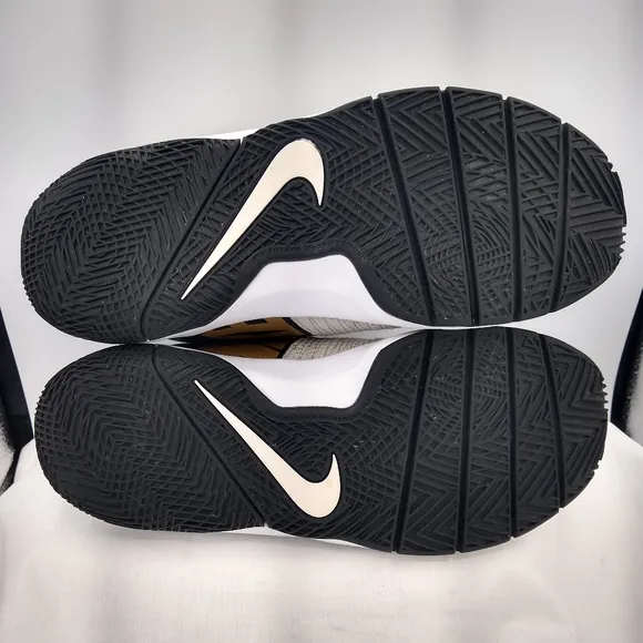 Nike Hustle Quick 6Youth/7.5Wmns GoldBlackWhite LaceUp Athletic Sneaker