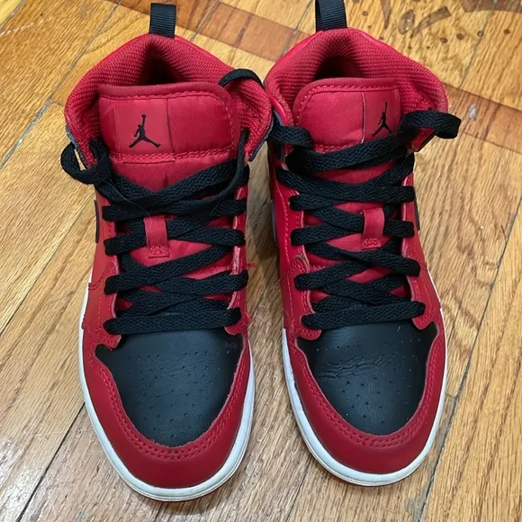 NIKE Youth Jordan 1 Mid Reverse Bred Sneaker Size 1Y in Red