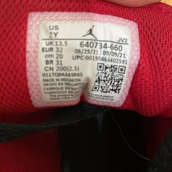 NIKE Youth Jordan 1 Mid Reverse Bred Sneaker Size 1Y in Red