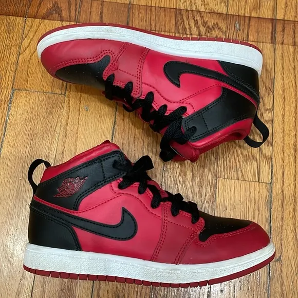 NIKE Youth Jordan 1 Mid Reverse Bred Sneaker Size 1Y in Red