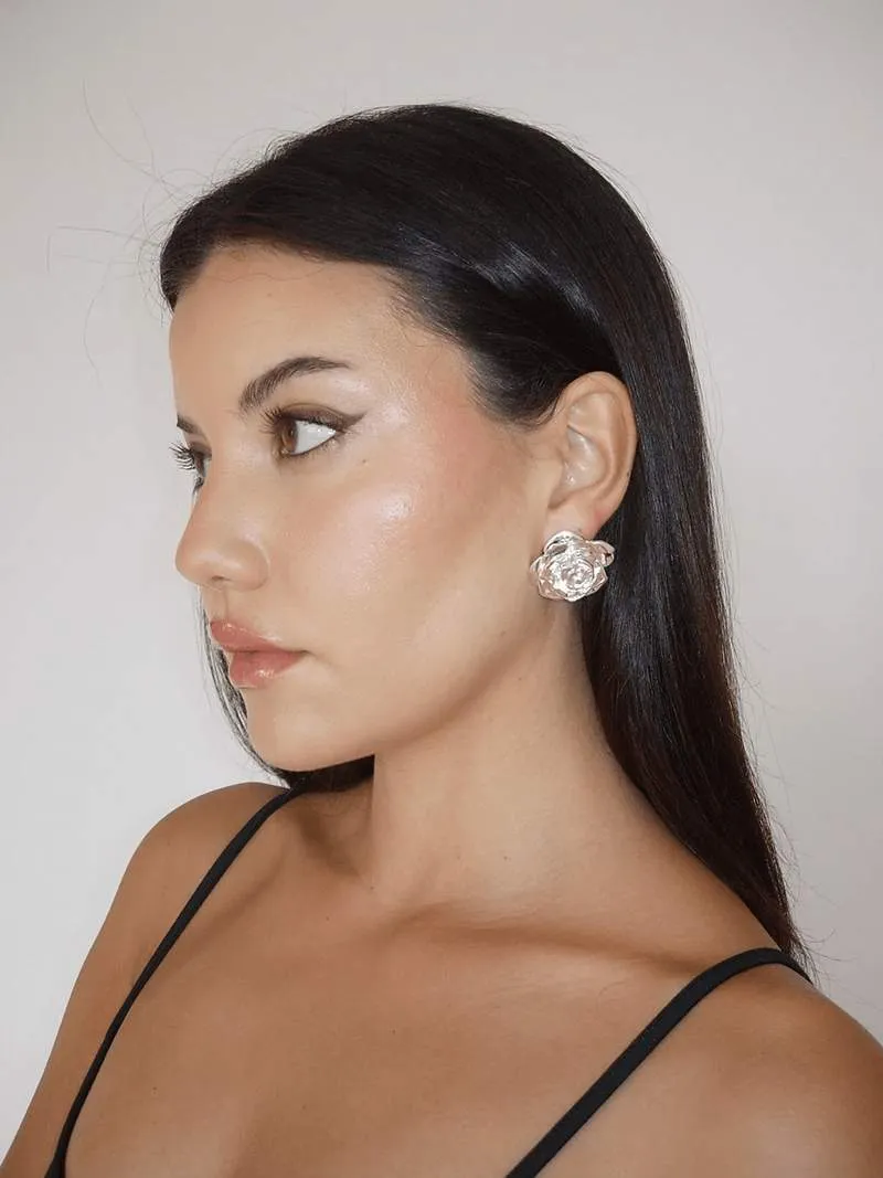 Rose Stud Earrings: Delicate Floral Design