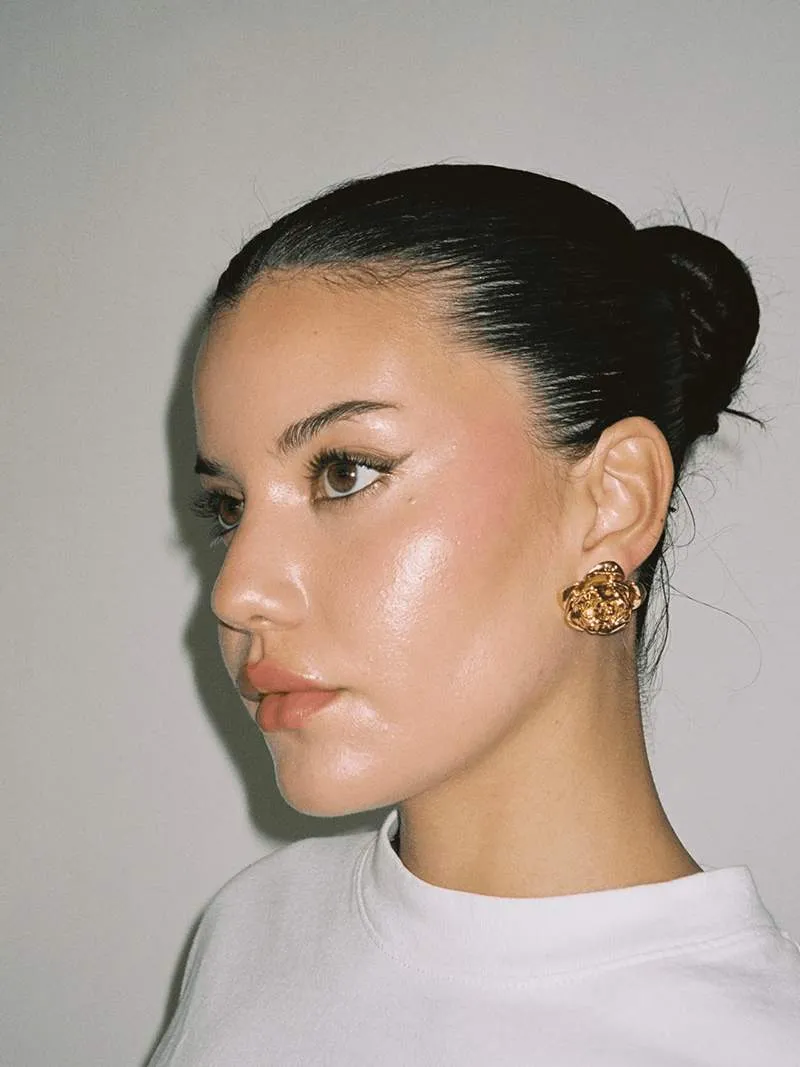 Rose Stud Earrings: Delicate Floral Design