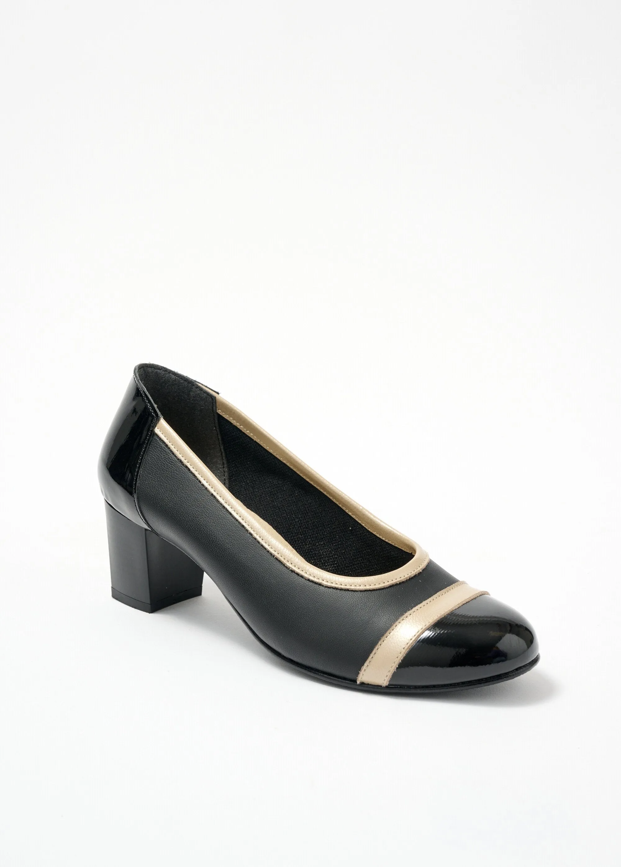 Two-material wide comfort heel pumps