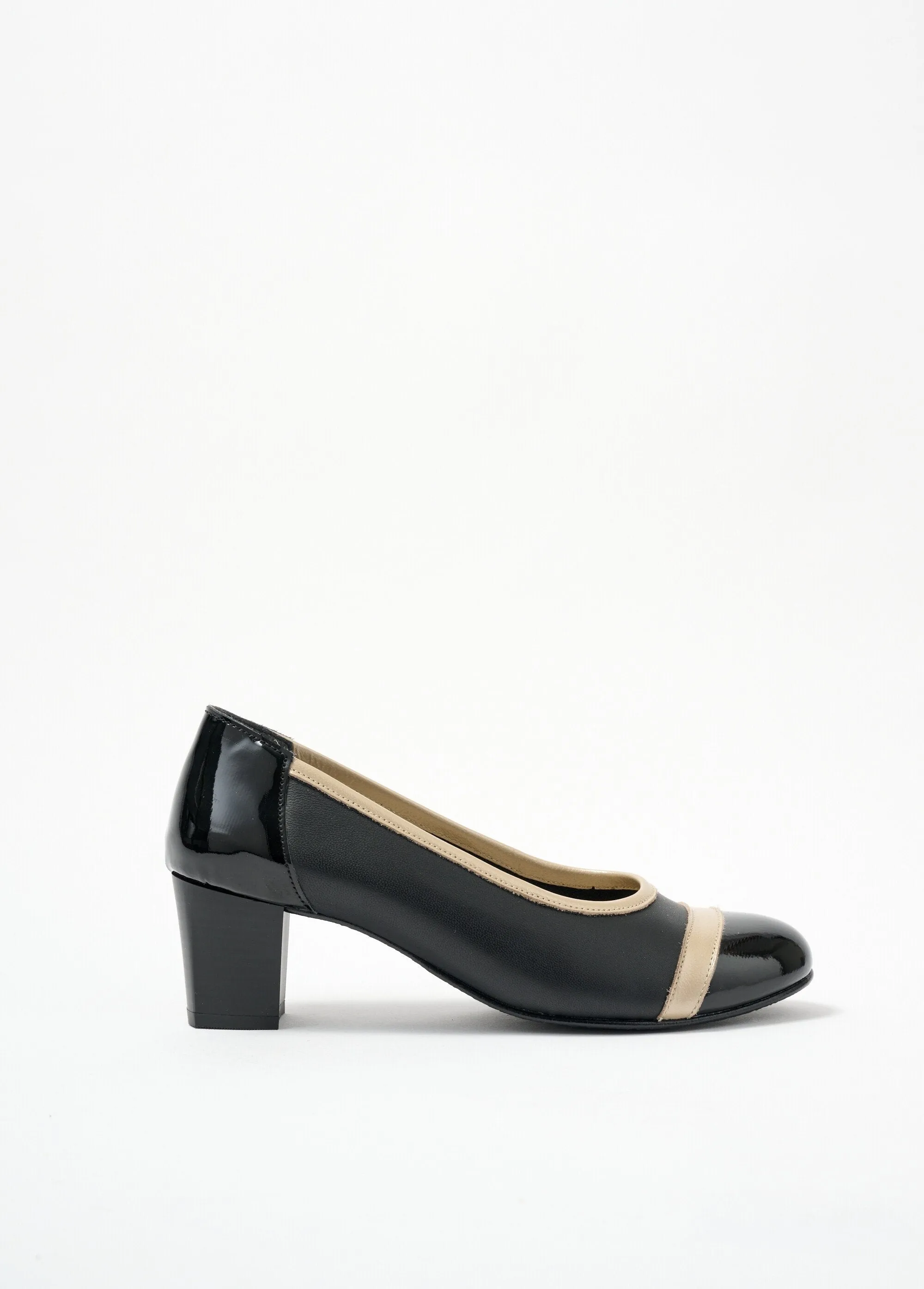 Two-material wide comfort heel pumps