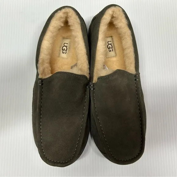 UGG MEN'S ASCOT GRAY SUEDE SLIPPER US SIZE 8 NWOT