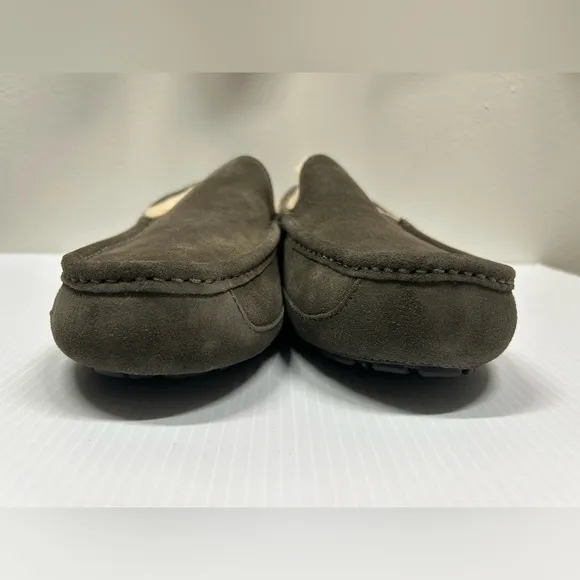 UGG MEN'S ASCOT GRAY SUEDE SLIPPER US SIZE 8 NWOT