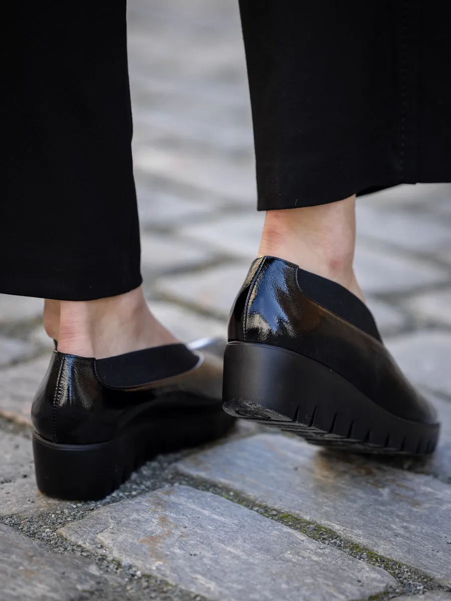 Wonders Lakk loafer med v-strikk og fly-såle