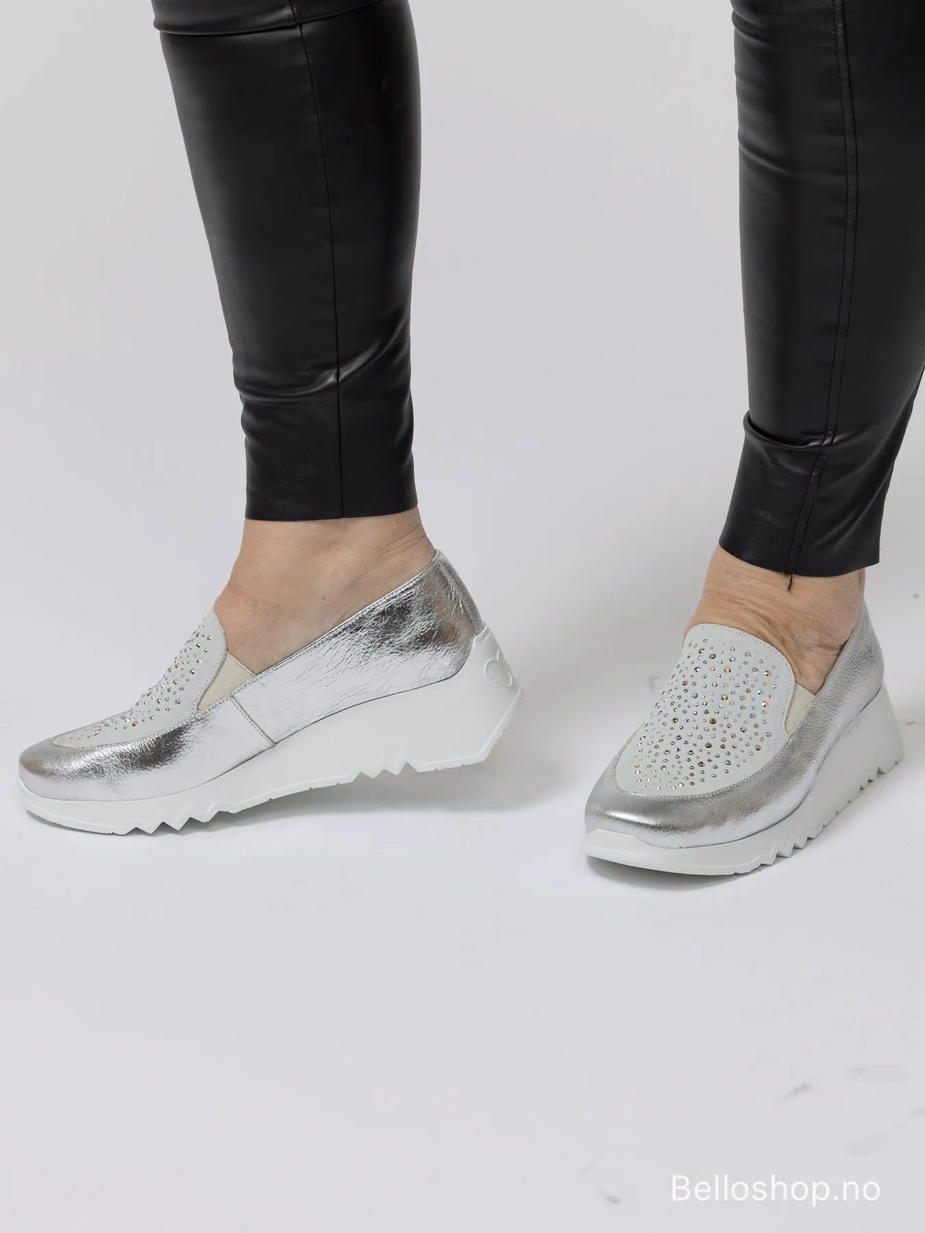 Wonders Sølv loafer med strass og hvit kilesåle