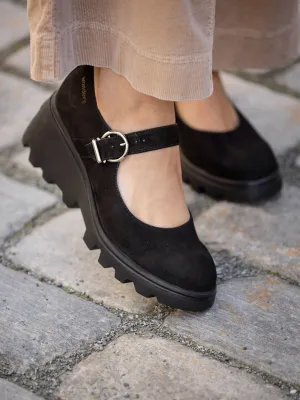 Wonders Sort sko med kilesåle og rem i nubuck skinn